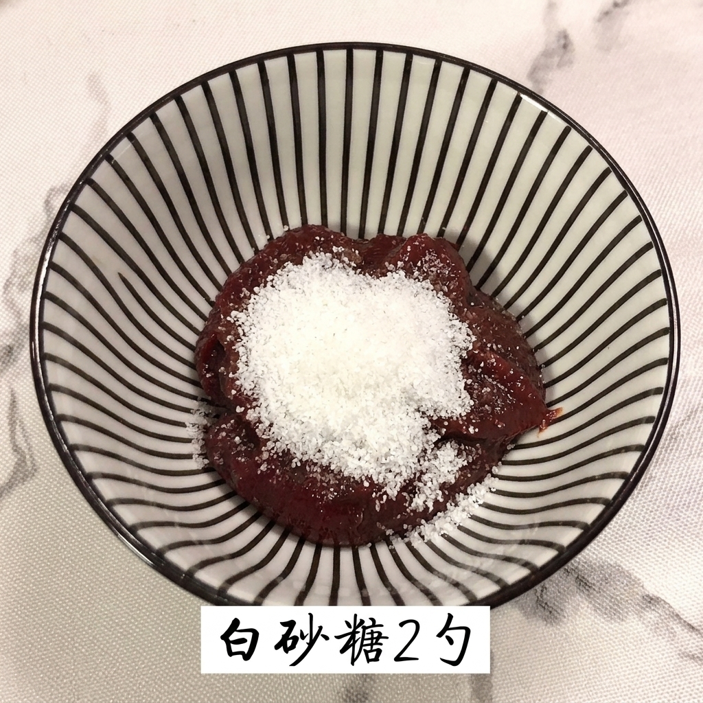 Du sucre en poudre ajouté sur la pâte de piment rouge dans le bol.