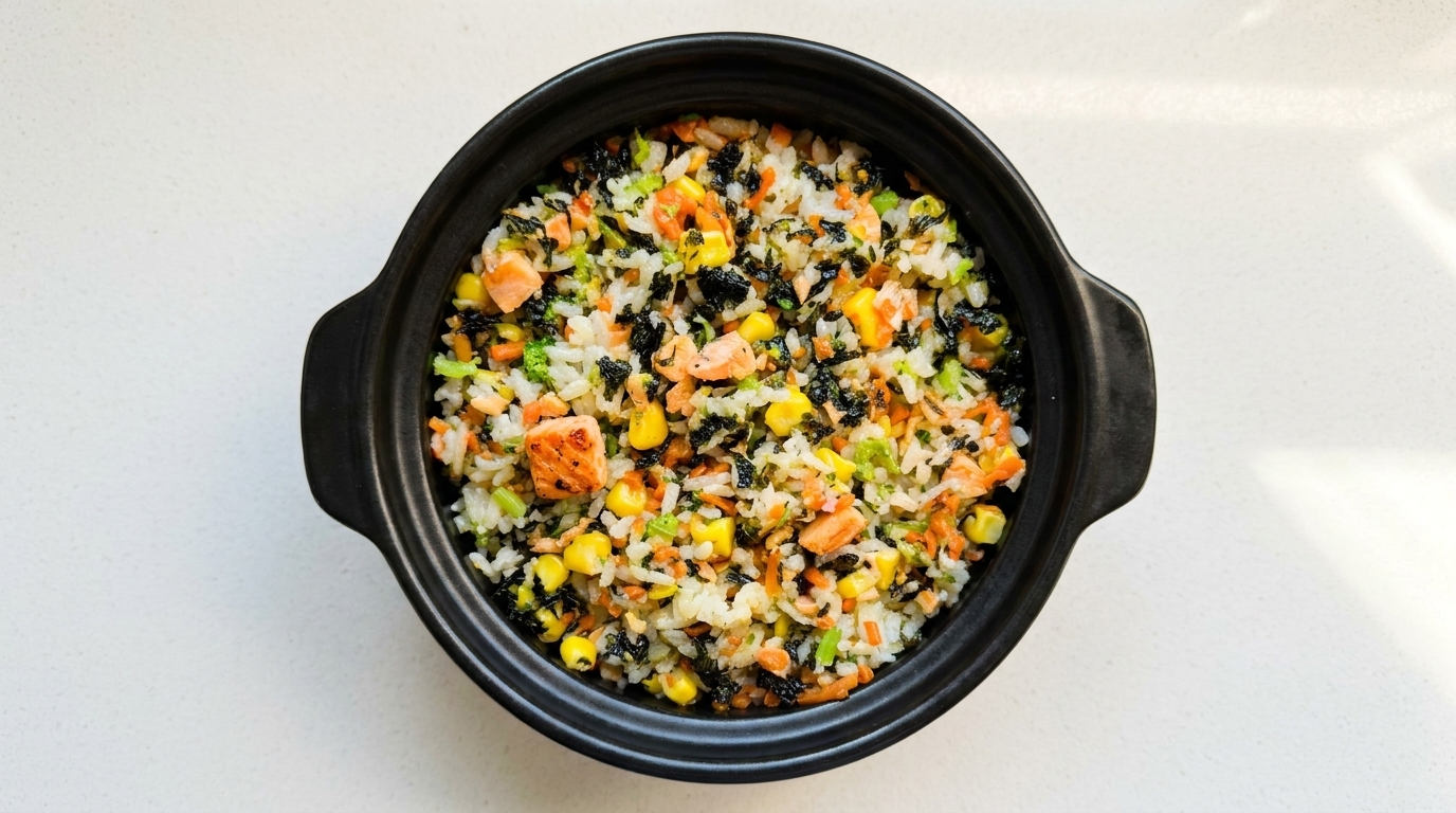 Riz sauté sain au saumon et aux légumes