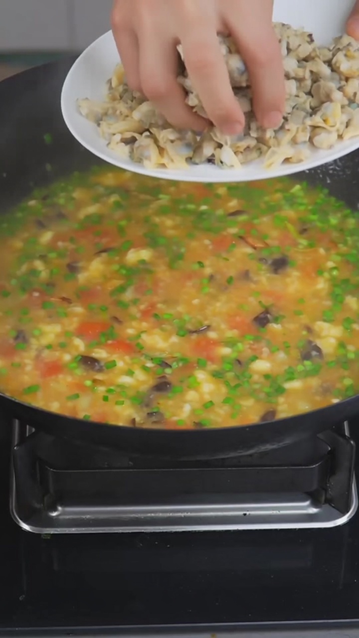Soupe Traditionnelle de Clams Geda (Soupe aux Petits Gnocchis de Farine)