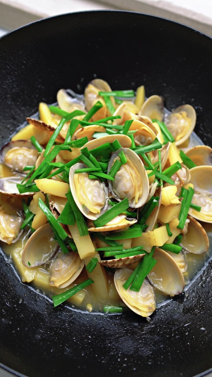 Sauté de palourdes aux lamelles de pommes de terre