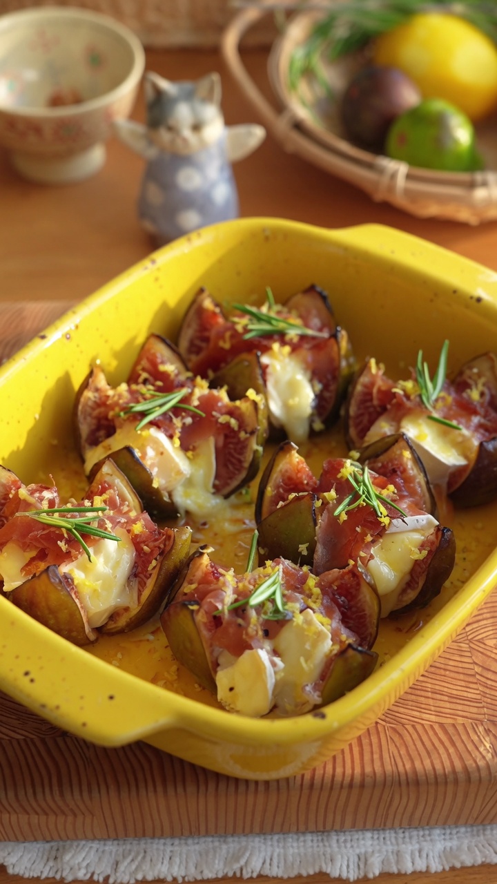 Figues rôties au Brie, jambon et miel