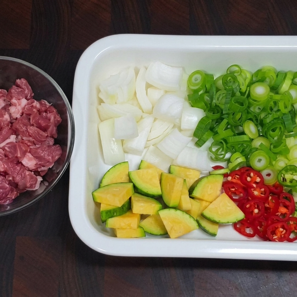 De la pâte de piment et de la poudre de piment sautées dans un mélange dhuile de cuisson et dhuile de sésame dans une poêle.