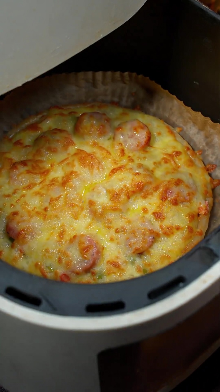 Pizza Saucisse à l'Air Fryer (Pâte de Crêpe à la Ciboule)