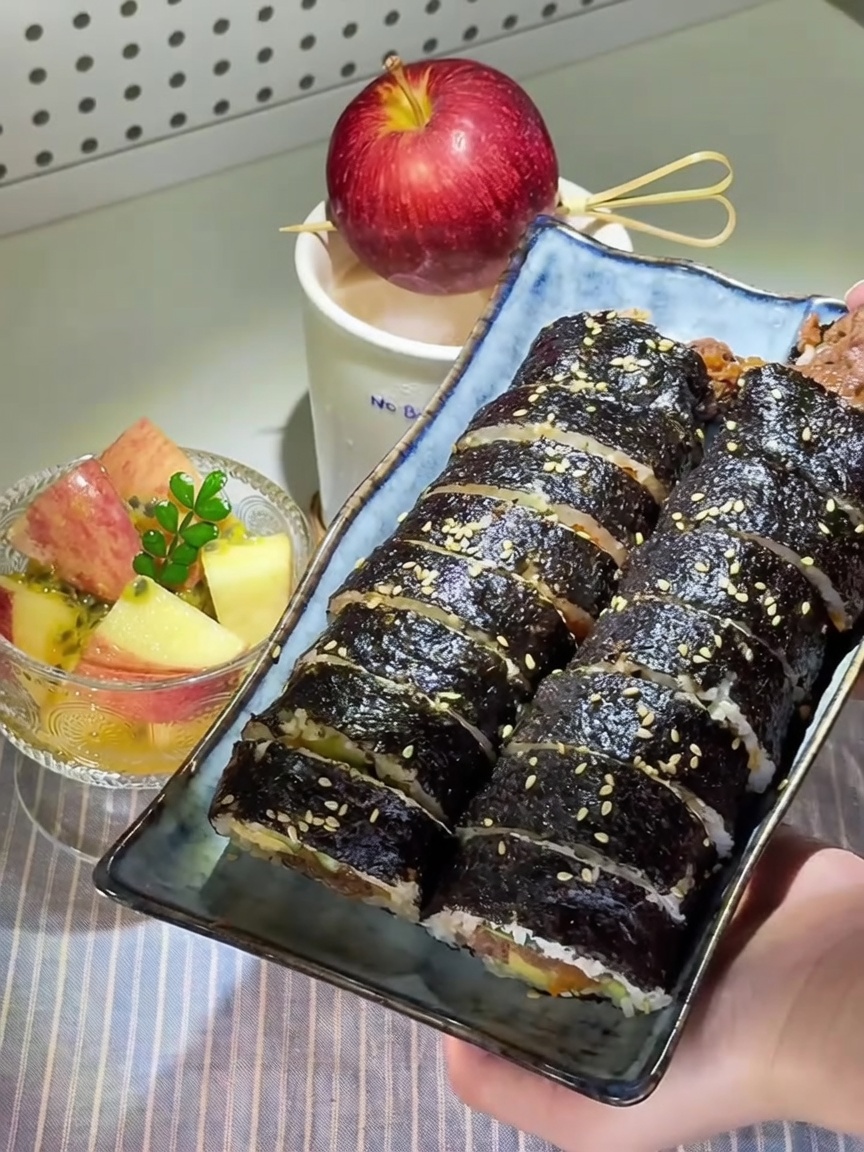 Gimbap au Bœuf Coréen et ses Pommes Marinées au Fruit de la Passion