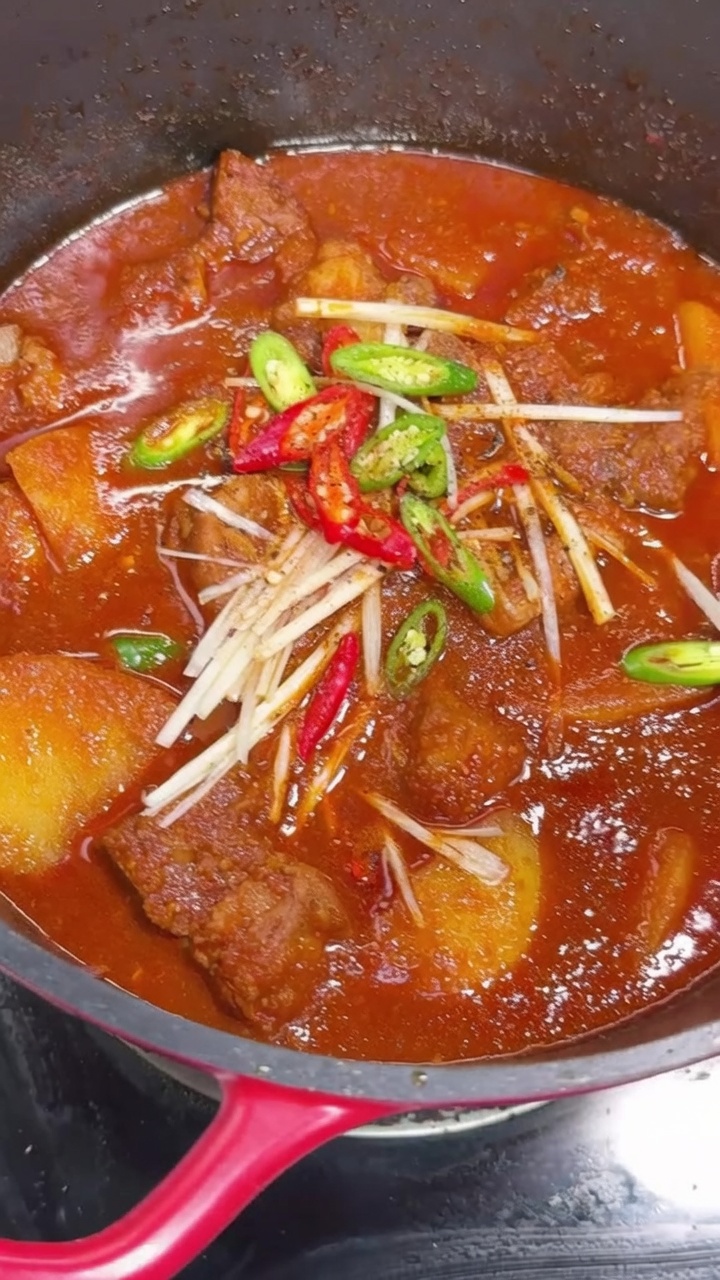 Travers de porc braisés à la coréenne (Maeun Galbijjim)