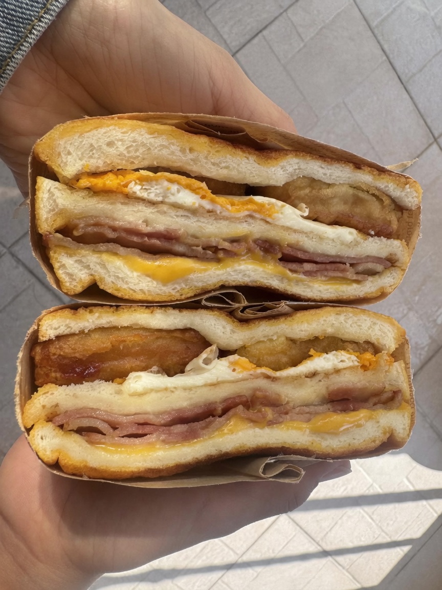 Sandwich aux Nuggets de Poulet, Bacon et Œuf à l'Air Fryer
