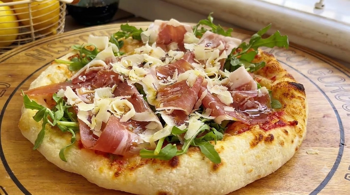 Pizza classique italienne à la parme