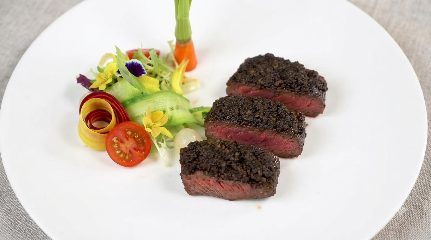 Steak Grillé au Charbon de Bois et Truffe Noire