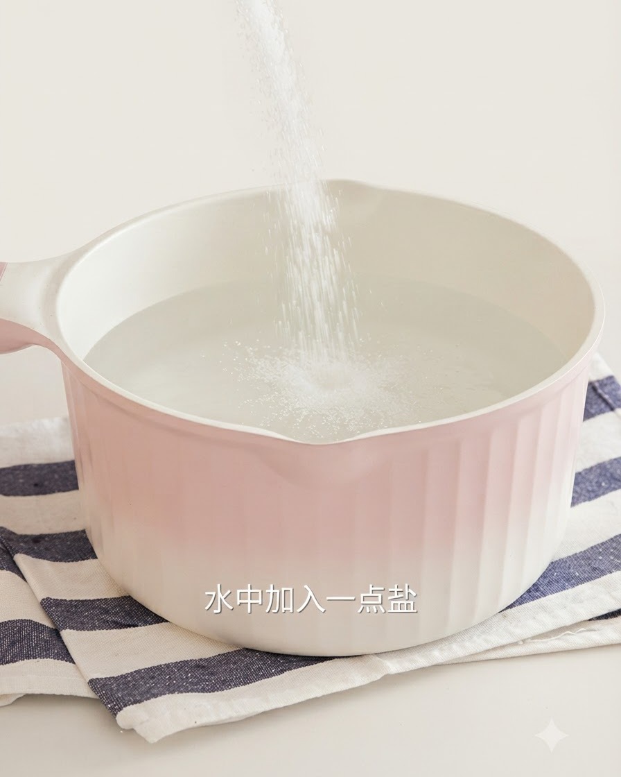 Du sel versé dans une casserole rose deau bouillante pour blanchir le basilic.